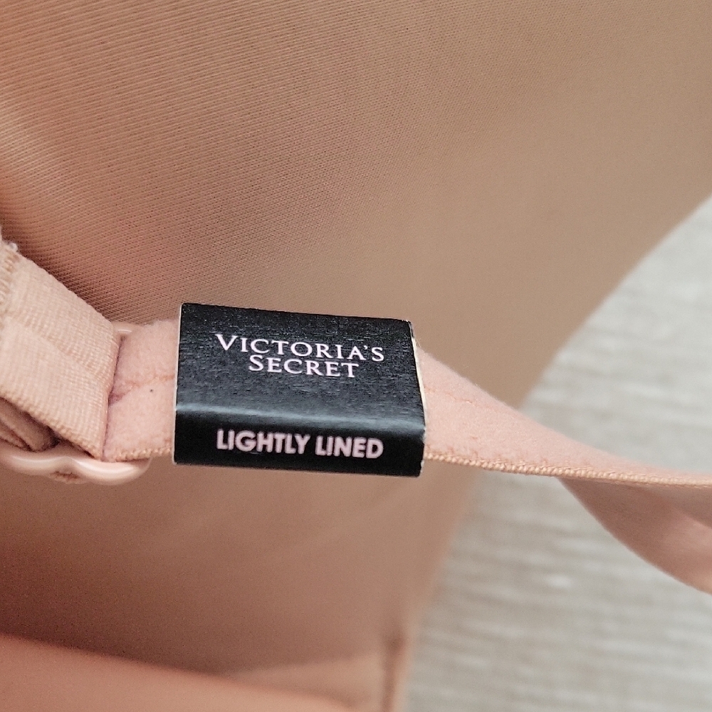 Victoria's Secret Blush Bra - Picture 5 of 8